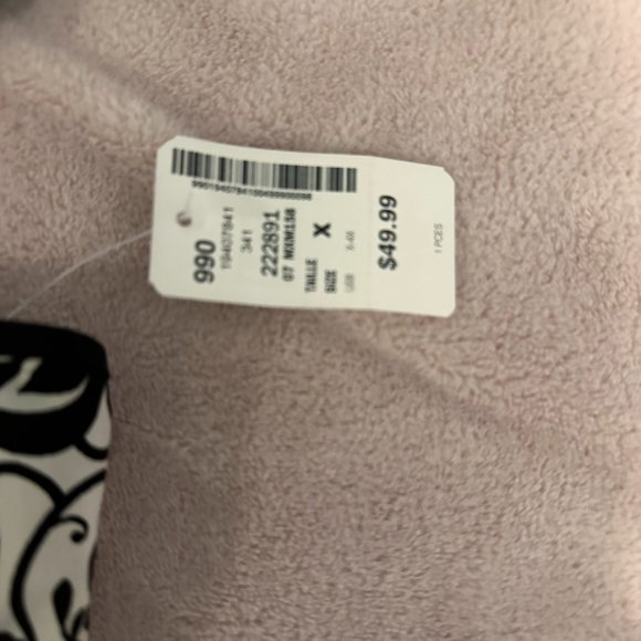 Fancy B&W - Picture 2 of 3